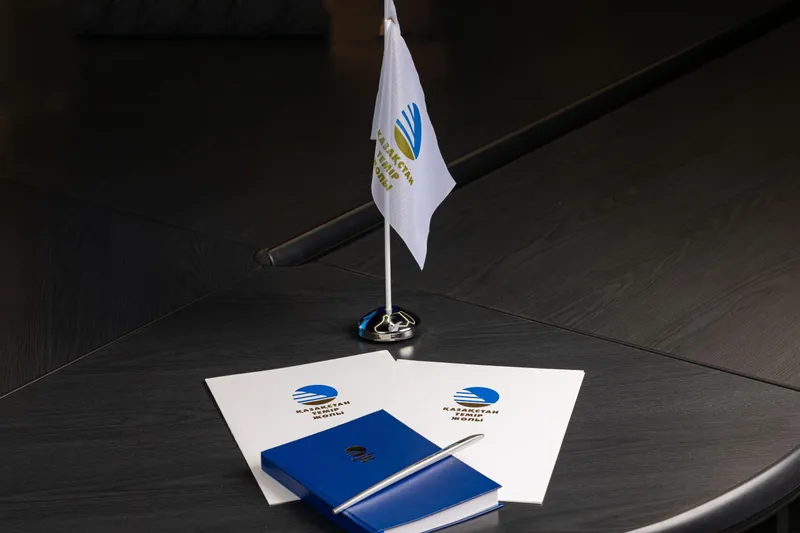 атрибутика КТЖ, фото - Новости Zakon.kz от 30.12.2025 17:03