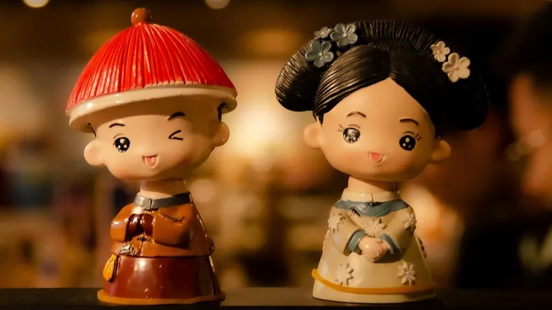 В Китае родители заставляют детей жениться с помощью рыдающих одиноких женщин из ИИ-видео