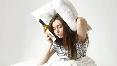 похмелье, как справиться с похмельем, болезнь, фото - Новости Zakon.kz от 31.12.2025 13:39