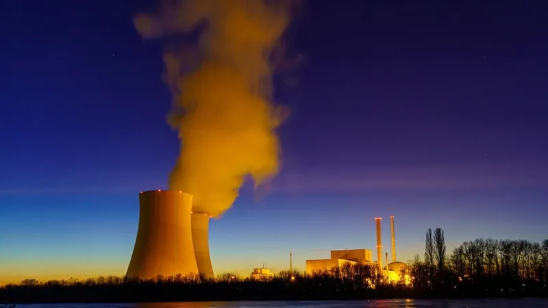 Утечка кислоты произошла на АЭС в Бельгии