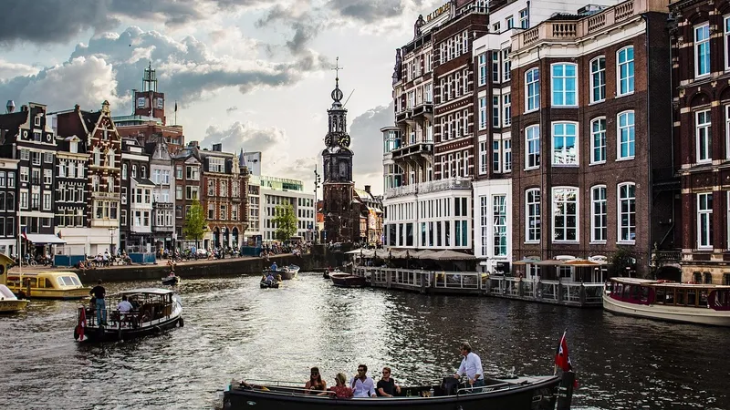 Историческая церковь сгорела в Амстердаме в новогоднюю ночь