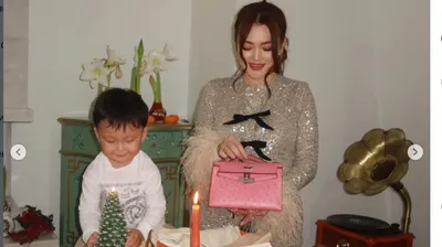 Ерке Есмахан, подарок, Новый год, сумка, Hermès Kelly, фото - Новости Zakon.kz от 03.01.2026 00:06