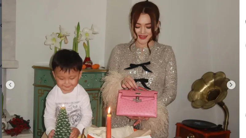 Ерке Есмахан похвасталась роскошным подарком от молодого мужа за 40 млн тенге