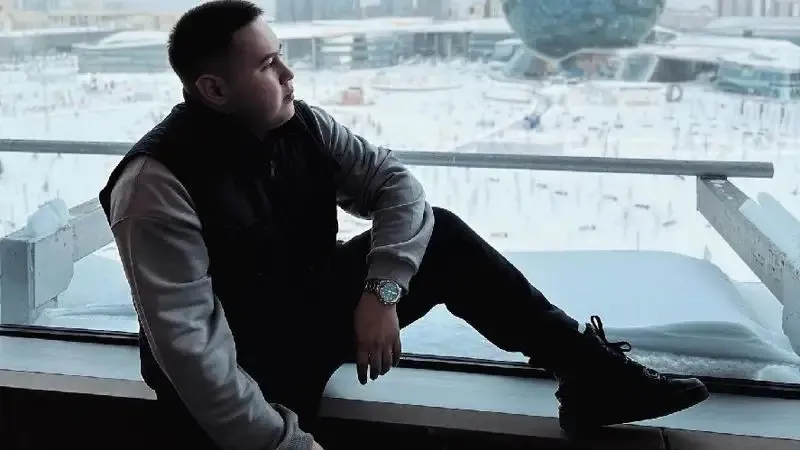 Обладатель "Грэмми" Иманбек спас людей на трассе близ Аксу