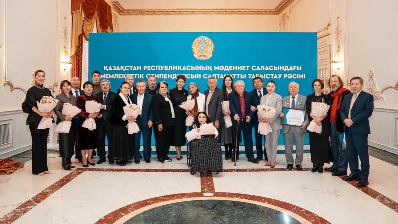 Кому из казахстанских артистов вручили президентские стипендии в Астане