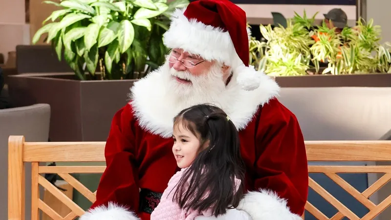 Плюшевую игрушку спасают в аэропорту Америки