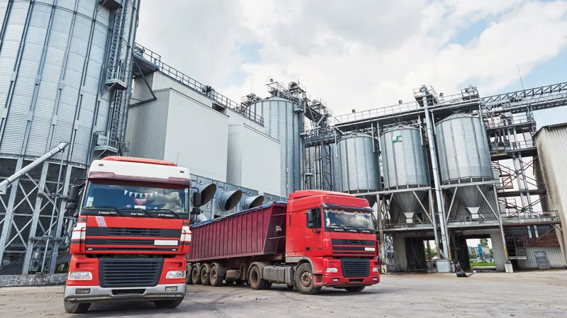 Казахстан превратился в теневого поставщика дешевых ГСМ в сопредельные государства – Токаев