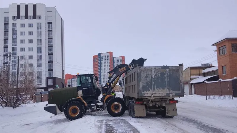 В Астане продолжается круглосуточная очистка от снега