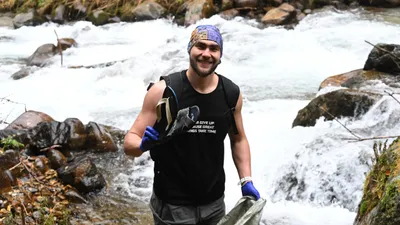 Алматинцы призвали туристов собирать мусор в горах, фото - Новости Zakon.kz от 07.01.2026 15:38