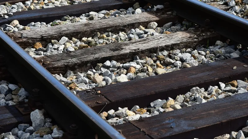 Поезд насмерть сбил женщину в Кокшетау