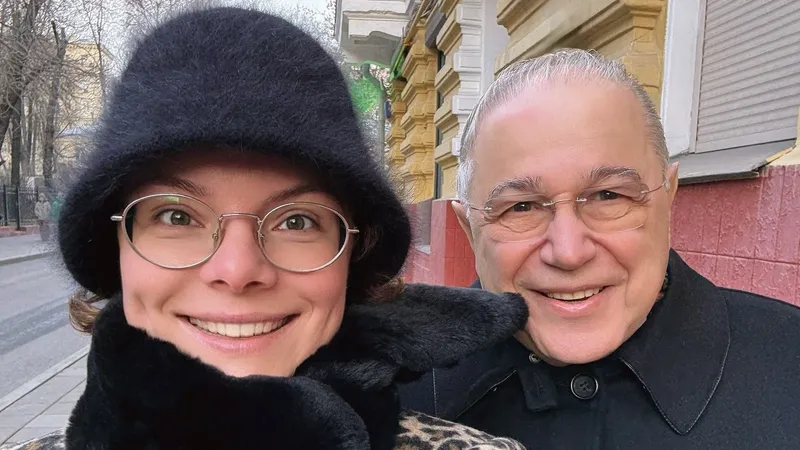 80-летний Евгений Петросян устроил сюрприз для своей молодой жены