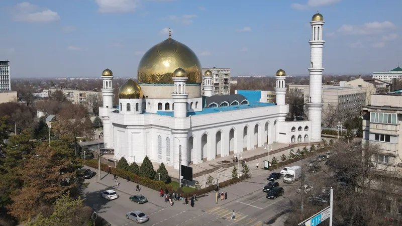 В Алматы задержали мужчину, совершавшего кражи в мечетях