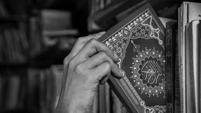 в Иране мирные митинги переросли в погромы и уничтожение религиозных книг, фото - Новости Zakon.kz от 08.01.2026 18:39