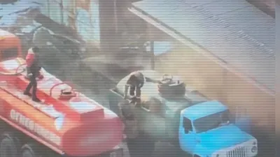 грузовики, рабочие, фото - Новости Zakon.kz от 08.01.2026 18:06