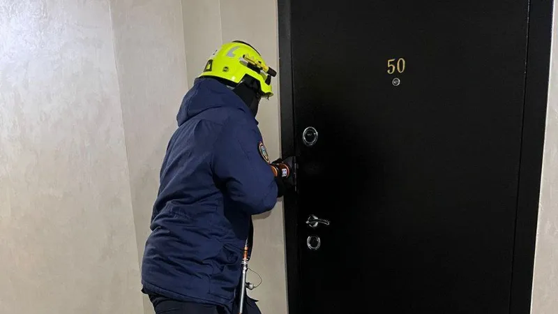 Оказавшегося в ловушке ребенка спасли сотрудники МЧС в Кокшетау