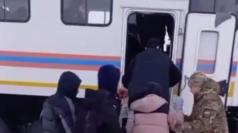 28 человек эвакуировали с трассы в Костанайской области