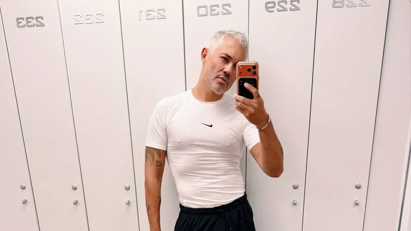 Больше объема и смелости: стилист назвал тренды на шарфы и головные уборы в 2026 году