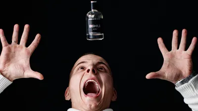 Врач ответила, почему наносить парфюм на голую кожу может быть опасно