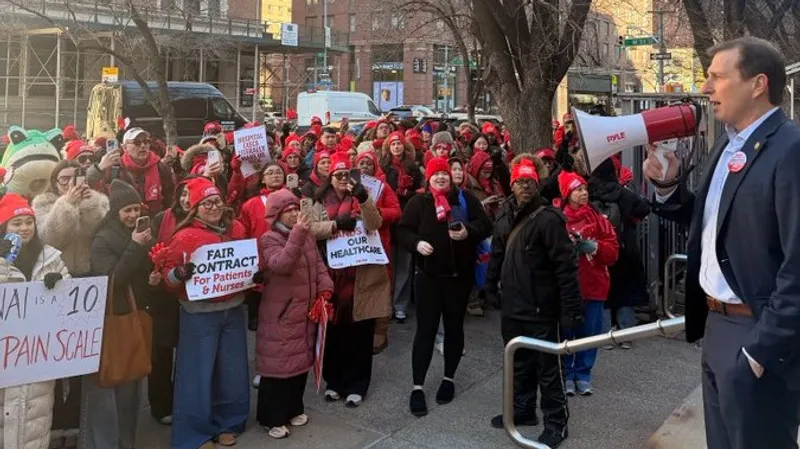 Низкие зарплаты и насилие на работе: в Нью-Йорке медсестры вышли на масштабную забастовку
