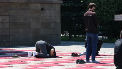 Мужчина украл телефон в мечети Кокшетау и похитил деньги с мобильного приложения, фото - Новости Zakon.kz от 13.01.2026 18:28