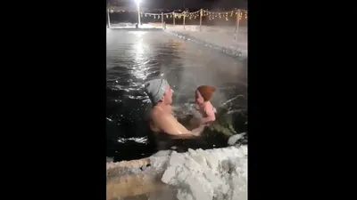 Прорубь, отец и сын, фото - Новости Zakon.kz от 14.01.2026 04:59