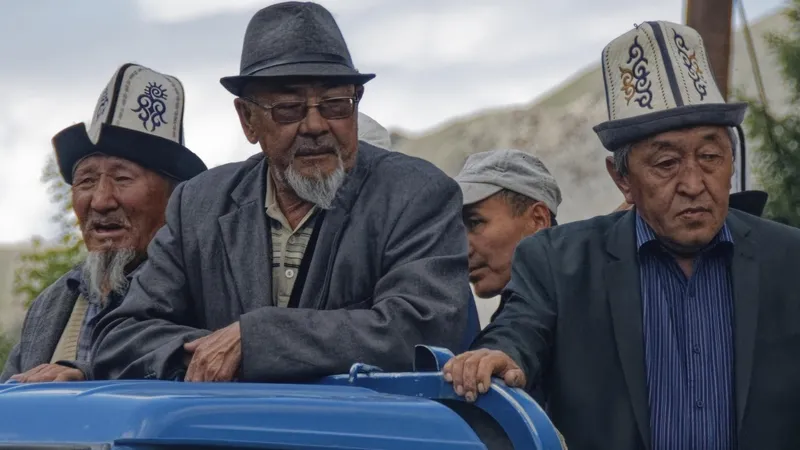 Лотереи, льготы и штрафы: в Кыргызстане придумали, как повысить явку на выборах