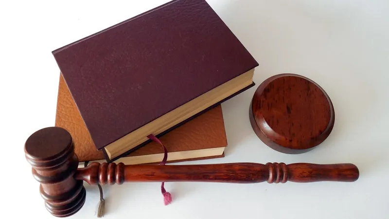 Мужчин, которые избили полицейского, освободили из-под стражи в суде Костанайской области