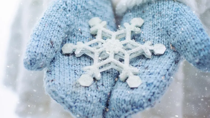 Желтый и розовый снег выпал в ВКО – экологи объяснили причины