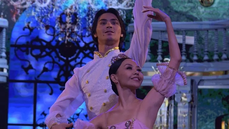 Аида Балаева поздравила коллектив театра имени Мухтара Ауэзова с юбилеем