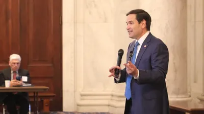 Трамп подарил Рубио туфли, фото - Новости Zakon.kz от 15.01.2026 02:29