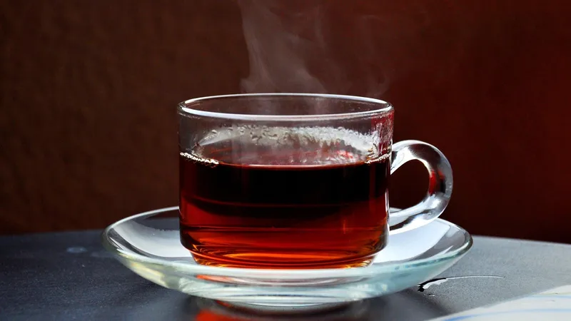 К какому смертельному заболеванию могут привести горячий чай и острая пища