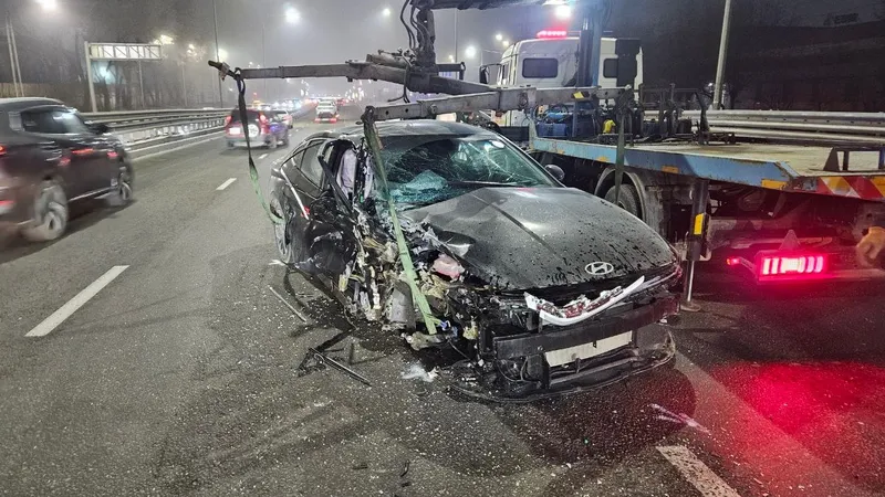 Массовое ночное ДТП произошло в Алматы: машины всмятку и есть пострадавшие