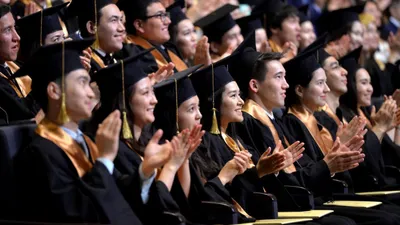 Выпускники, вручение дипломов , фото - Новости Zakon.kz от 15.01.2026 10:20