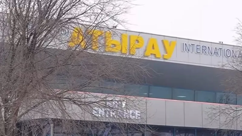 Все рейсы из Атырау отменены: взлетная полоса закрыта, в аэропорту разгорелся скандал