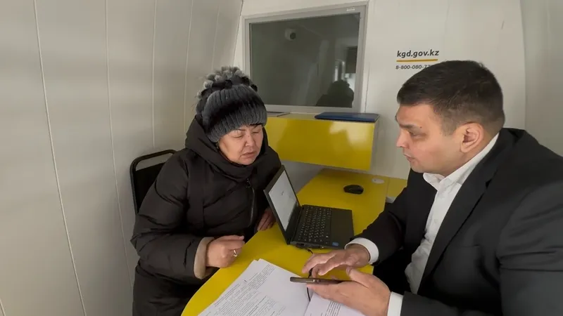 налоговик и предприниматель, фото - Новости Zakon.kz от 16.01.2026 17:19