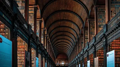 читатель вернул книгу спустя почти 50 лет, фото - Новости Zakon.kz от 18.01.2026 20:37