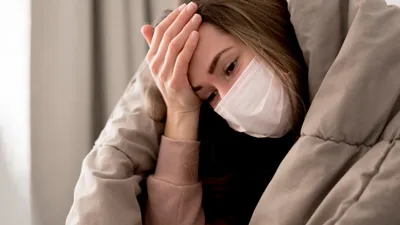 Болезнь, девушка в маске, фото - Новости Zakon.kz от 18.01.2026 13:22