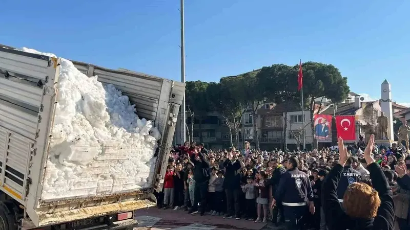 Турецким школьникам на каникулах привезли снег