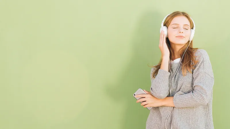 Какую музыку надо слушать при тревоге, усталости и бессоннице – совет невролога