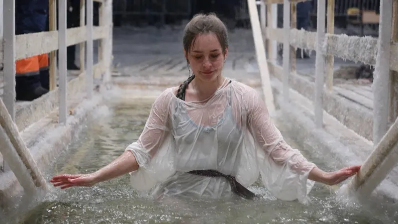 Как проходят крещенские купания в Астане – фоторепортаж