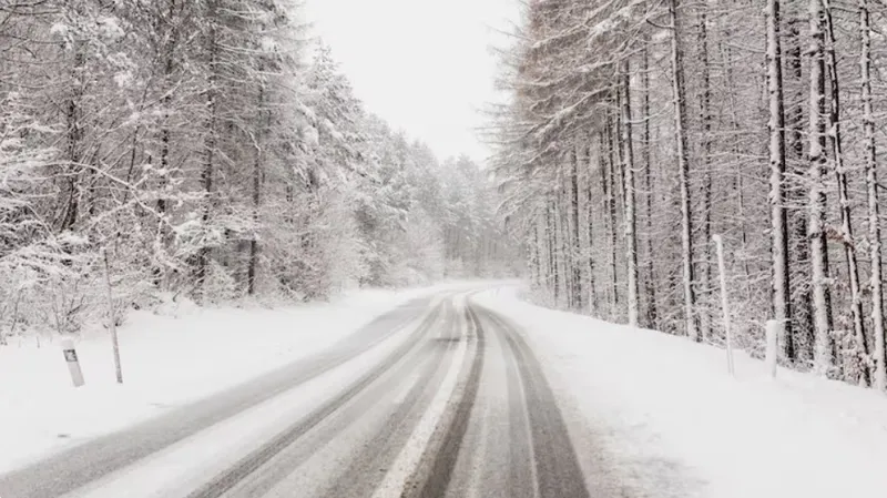 Опасная погода ожидается в Казахстане в среду: метель, туман и сильный мороз