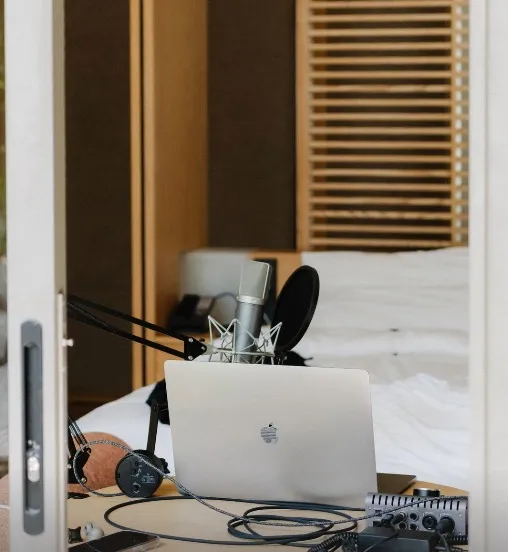 рабочая техника певца Раима, фото - Новости Zakon.kz от 20.01.2026 14:47