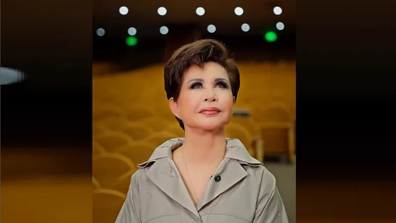 Есть модная, а есть вечная: Али Окапов принес добрую весть Розе Рымбаевой