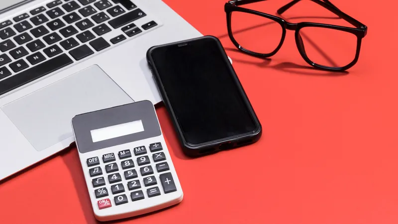 Сколько денег должны казахстанцы банкам