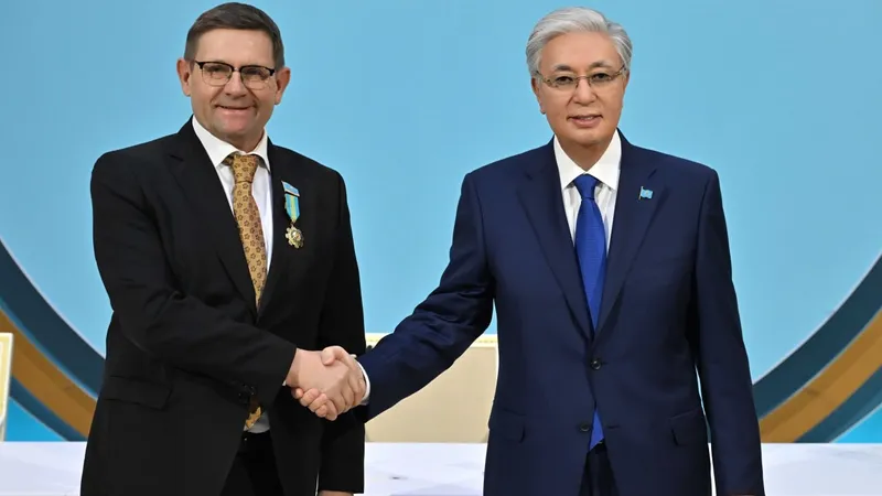 Токаев наградил участников Национального курултая за вклад в реформы