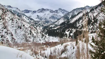 Горы, гора, горная местность, горный туризм, туристы в горах, Медео, Медеу, высокогорное урочище, горы, высокогорный спортивный комплекс, фото - Новости Zakon.kz от 18.02.2026 17:40