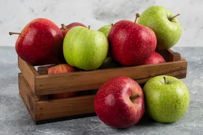 Яблоки в деревянном ящике, фото - Новости Zakon.kz от 21.01.2026 17:50