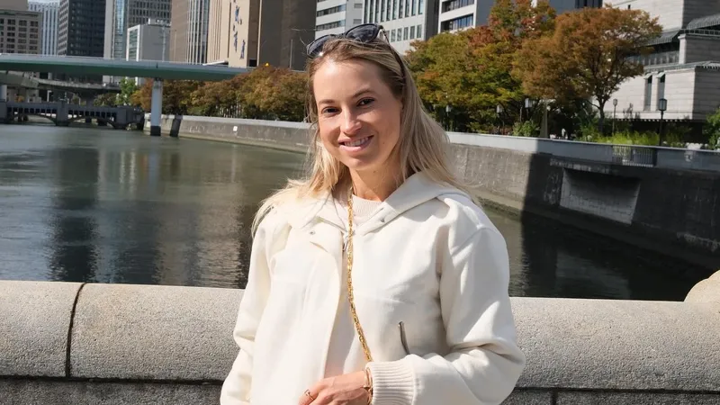 Юлия Путинцева разгромила француженку Эльзу Жакмо на AusOpen-2026