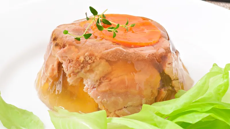 Зима – сезон холодца: простые и вкусные рецепты в интересной форме