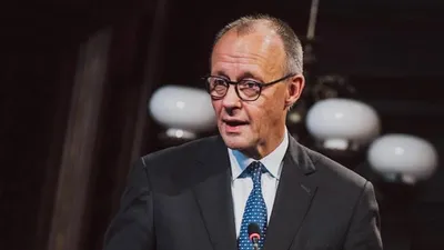 активисты попались при попытке порчи самолета канцлера Германии, фото - Новости Zakon.kz от 22.01.2026 18:21